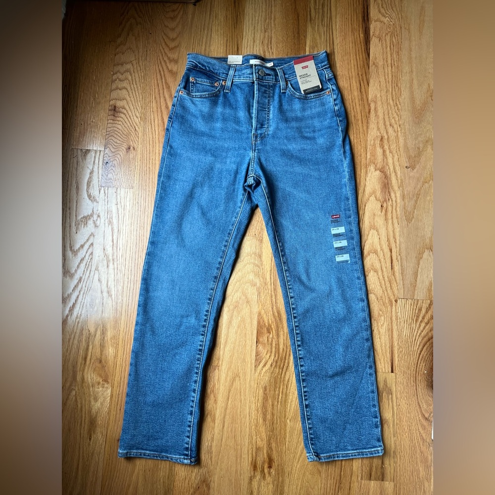 NEW WITH TAGS! Classic Levi’s Women’s Wedgie Straight Leg Jean